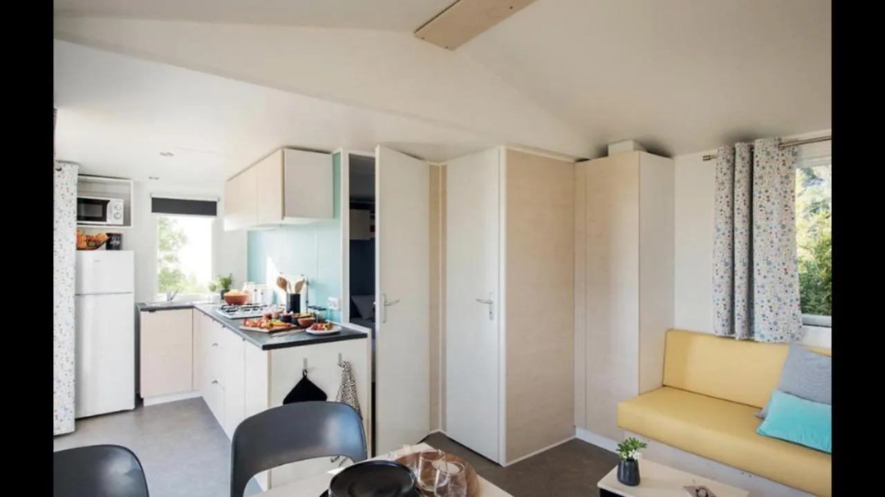 Les Bastides De Chanteraine Bungalows, Lodges & Spa Aiguines Camping